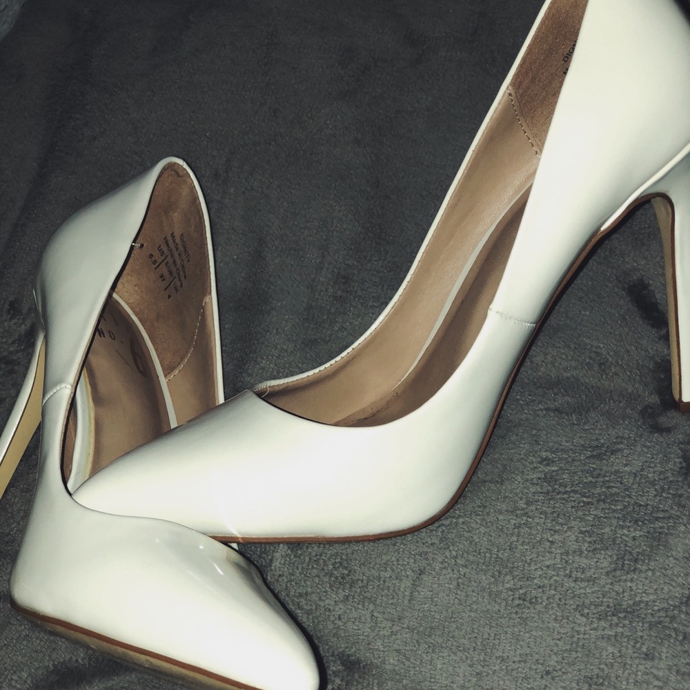 White pointy toe cute heels!!!